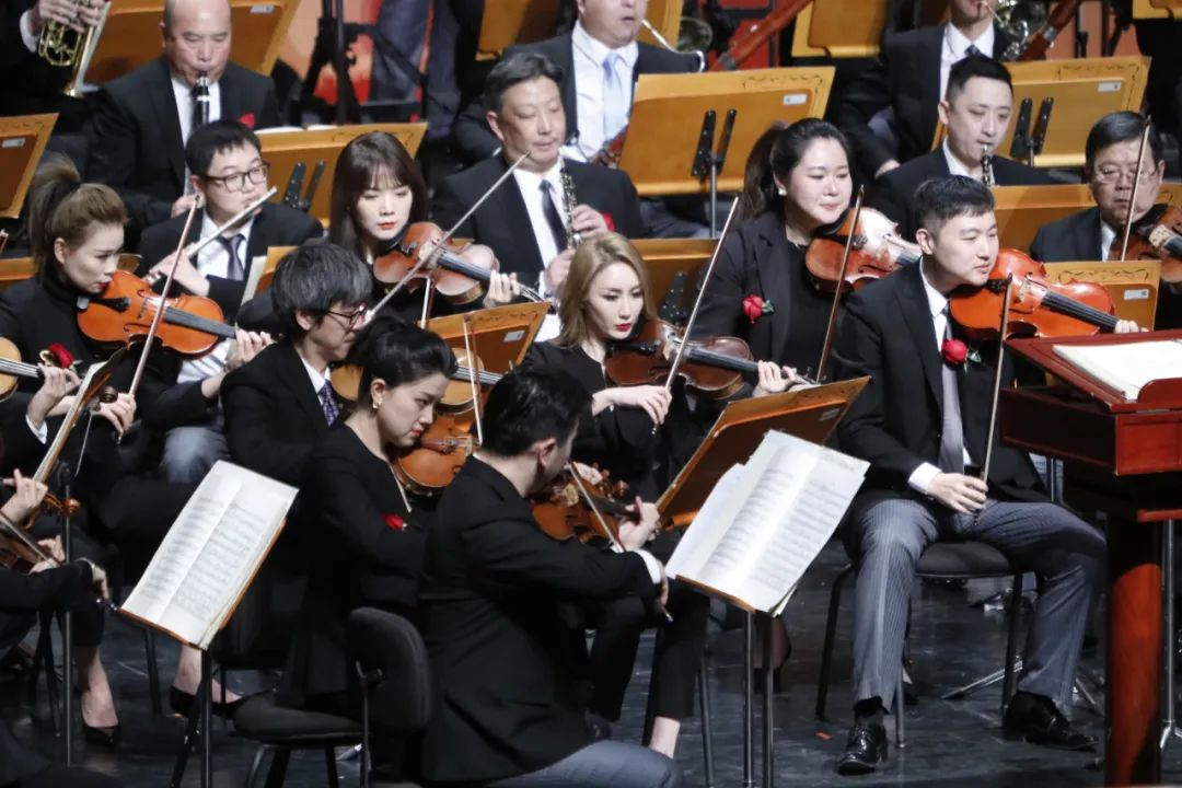 开云体育手机客户端下载-巴塞罗那观众热烈欢呼！，哈兰德迎来十二赛季出色发挥全场沸腾不已(巴塞罗那是哪儿的球队)