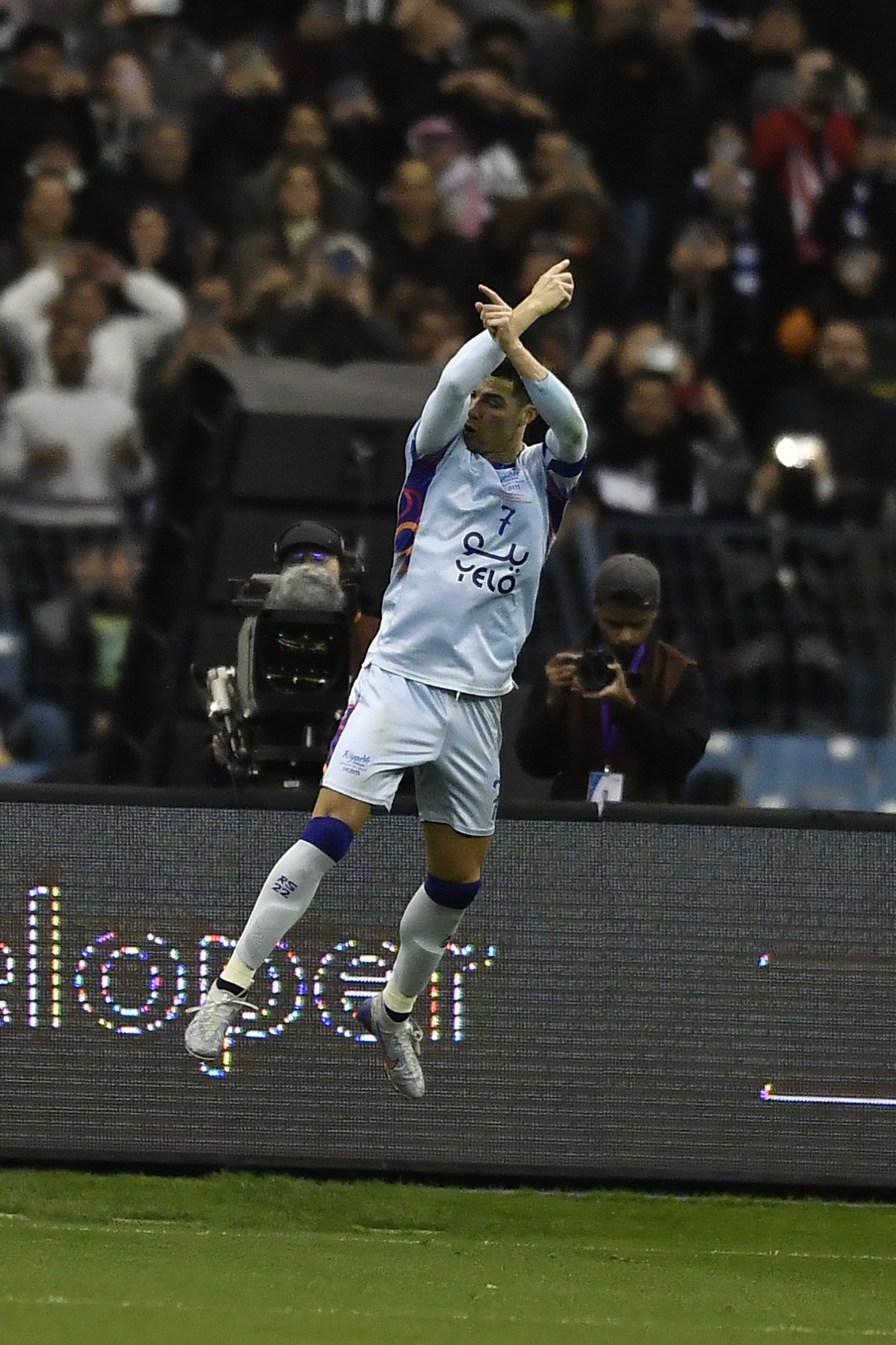 开云·体育官网-包含C罗新星出色防守表现突出，巴黎圣日耳曼前途光明！赛场气氛高涨的词条