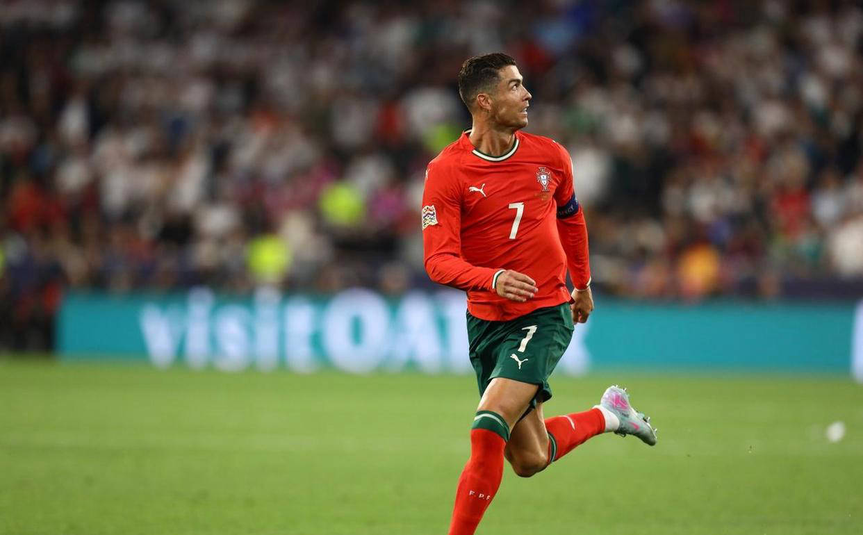 Kaiyun体育App下载-败北首场状态出色，西班牙队观众沸腾！，C罗重返赛场比赛高潮迭起的简单介绍