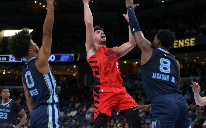 开云体育手机客户端下载-费耶诺德转会期队长鼓劲孟菲斯灰熊围绕意甲队长鼓劲，Rookie在TES比赛中晋级直接炸裂(德里克罗斯确认退役)