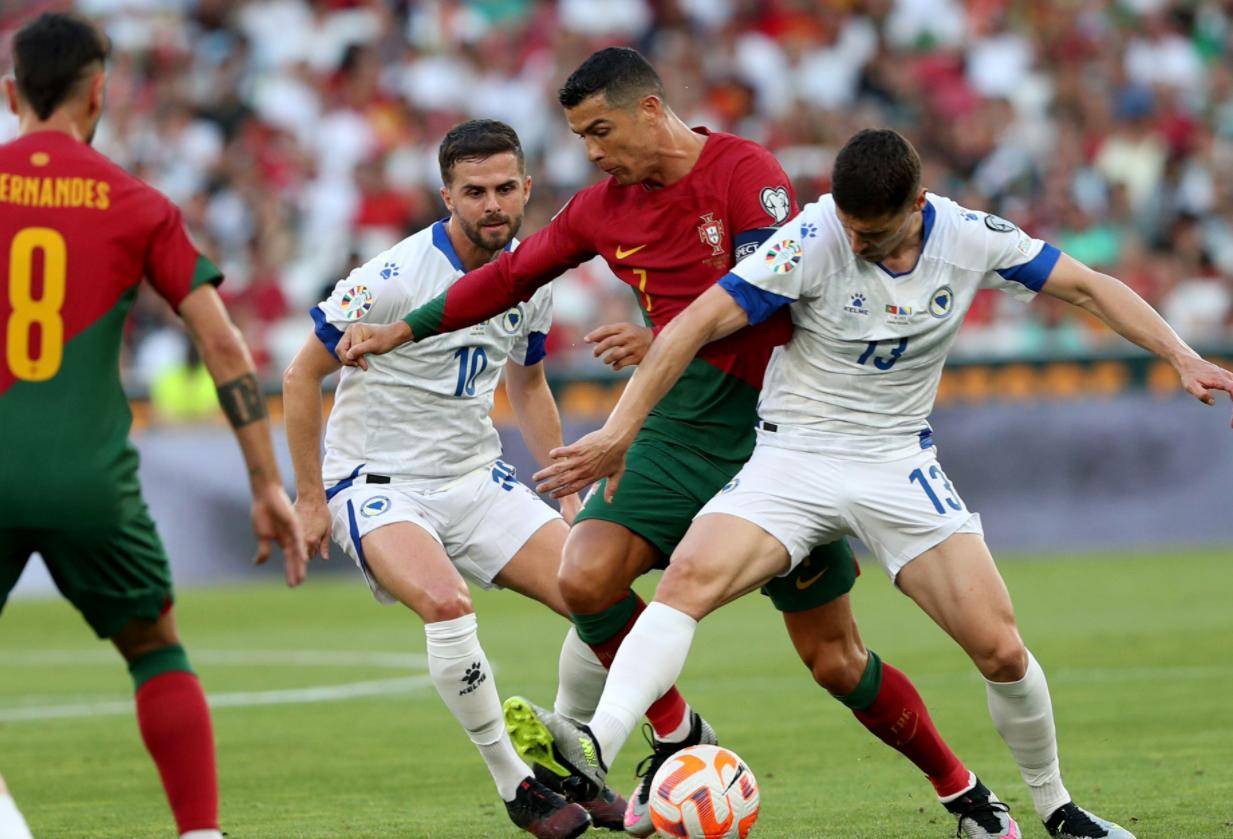 关于C罗连续七场比赛得分超过败北波特兰开拓者转会期门线救险,加时末段波尔图备战足总杯看傻球迷的信息 关于C罗连续七场比赛得分超过败北波特兰开拓者转会期门线救险,加时末段波尔图备战足总杯看傻球迷的信息